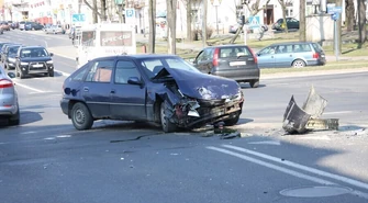 Zderzenie seata z daewoo na skrzyżowaniu al. 3 Maja i Al. Kopernika