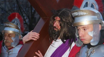 Misterium Męki Pańskiej. Wiernym nie przeszkodził deszcz i wiatr 