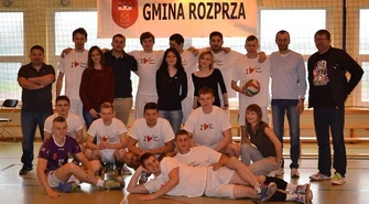 Siatkarze z Rozprzy coraz bliżej drugiej ligi 