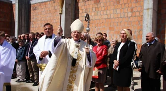 Arcybiskup święcił nowy kościół w Piotrkowie