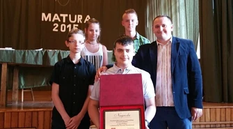 Świetny rok szkolny dla gimnazjalistów z &#8222;Piątki&#8221; 