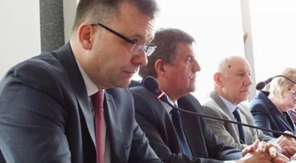 &#8222;Tolerujecie działania niezgodne z prawem!&#8221; - awantura o SP10 