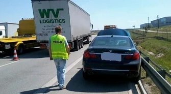 Uciekał przed policją, spowodował wypadek na drodze S8