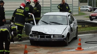 Kierowca BMW &#8222;nie wyrobił się&#8221; na rondzie