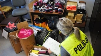 Trefny towar na targowisku przy ul. Dmowskiego 