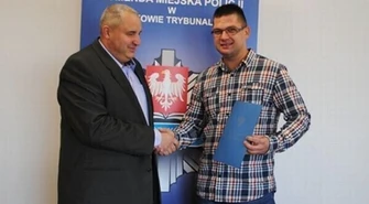 Zatrzymał pijanego kierowcę. Przyjął gratulacje od policjantów 