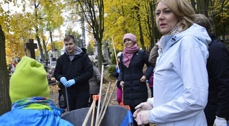 Zadbali o groby na Starym Cmentarzu 