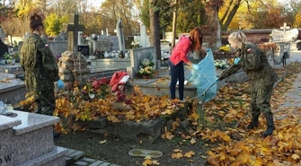 Posprzątali zapomniane groby
