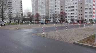 Parking przy ul. Kobyłeciego świeci pustkami