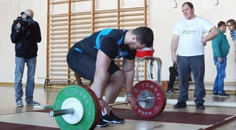 Ile podnieśli w martwym ciągu?