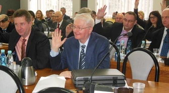 Awantura na sesji. Polityka zdominowała dyskusję nad budżetem 