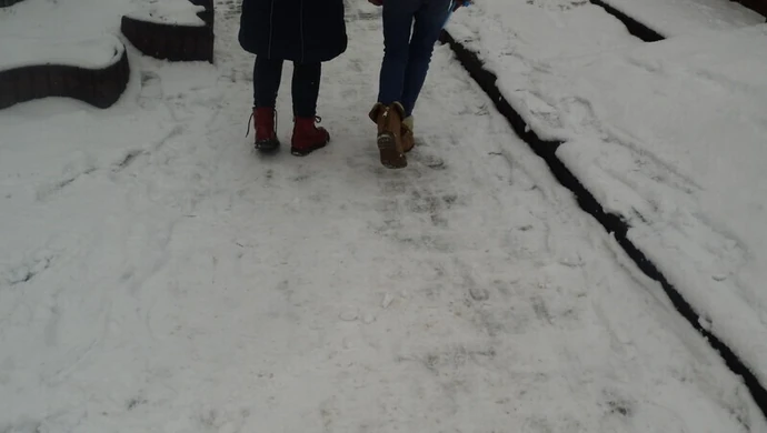 Piotrkowskie chodniki zimą: nieodśnieżone i śliskie