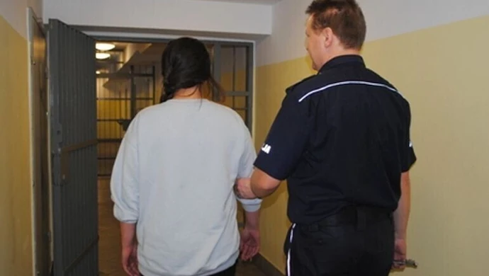 Sulejów. Kradli w markecie, wszystko widział policjant 