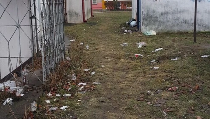Ul. Belzacka: Kto sprzątnie śmieci? 
