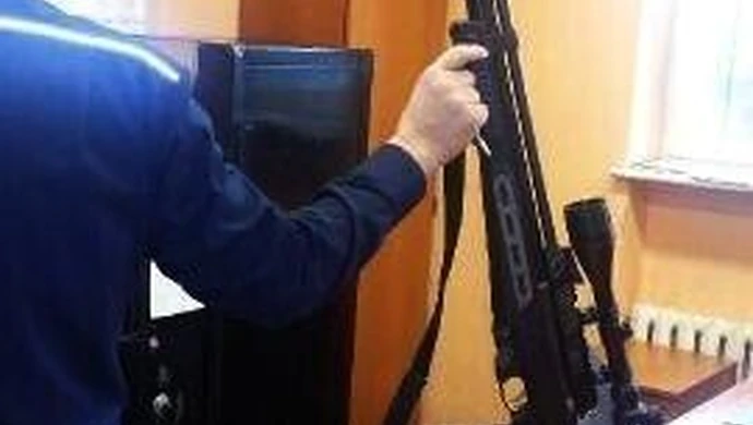 Zatrzymani za sprzedaż oraz posiadanie broni i amunicji