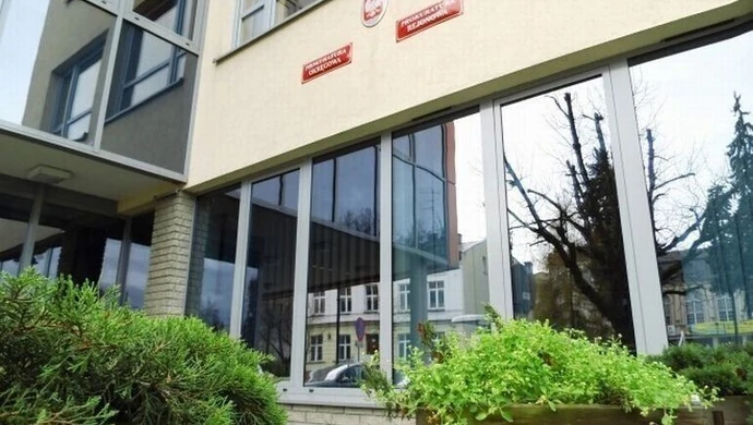 73-letni Henryk S. obnażał się przed dziewczynkami. Prokurator stawia zarzuty 