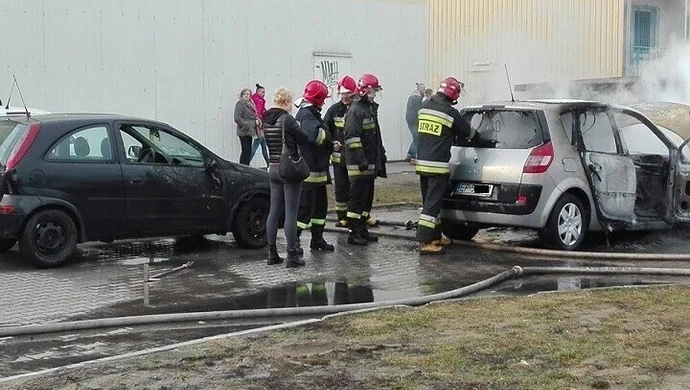 Pożar dwóch samochodów