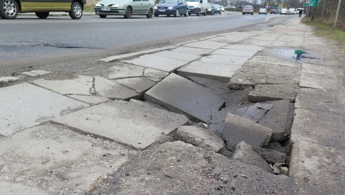 Uwaga na zapadnięty chodnik na ul. Śląskiej! 