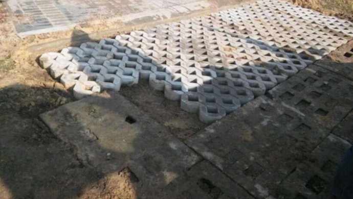 Ukradł 142 płyty i ułożył na swojej posesji 