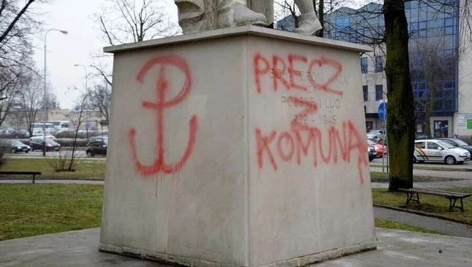 Pomnik żołnierzy zniszczony