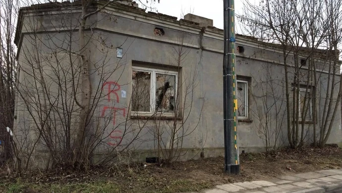 Gdzie są właściciele zrujnowanej posesji? 