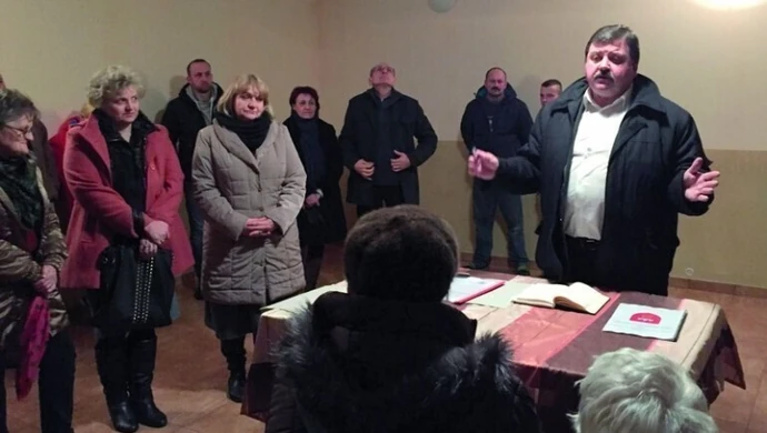 Mieszkańcy wsi Kisiele chcą utwardzenia drogi