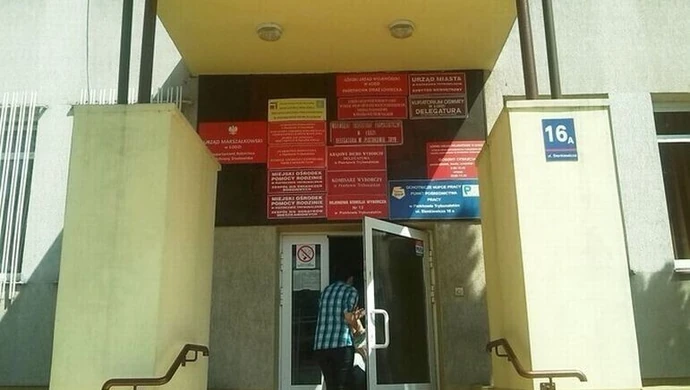 Namawiają do podpisywania umów. Rzecznik konsumentów ostrzega! 