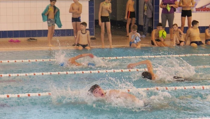 Rywalizowali na pływalni 