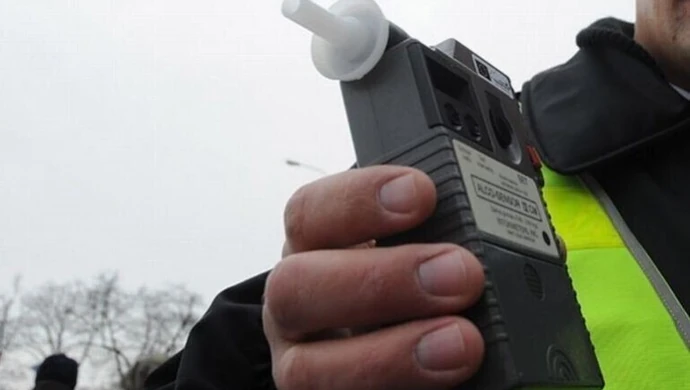 Pijany kierowca uciekał przed policją 