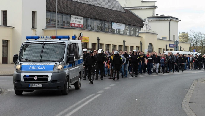 Kibice Widzewa na ulicach Piotrkowa
