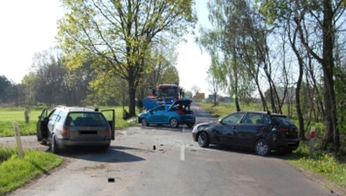 Poczuli uderzenie i zobaczyli przelatującego nad nimi opla