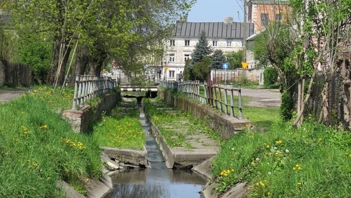 Dlaczego Strawa śmierdzi? [GALERIA]