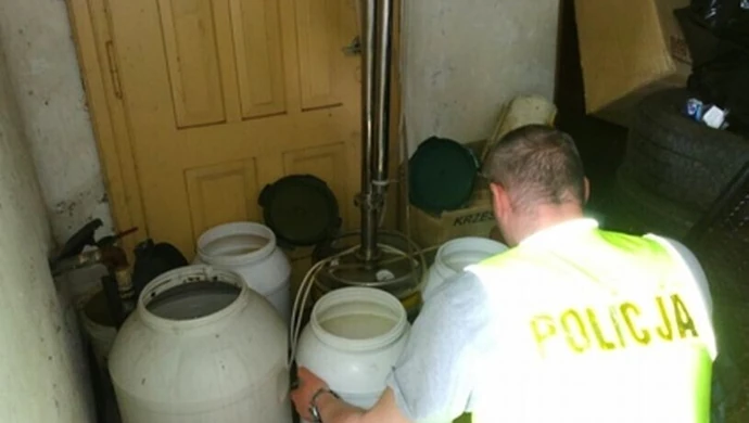 Kradziony prąd był mu potrzebny do pędzenia bimbru 