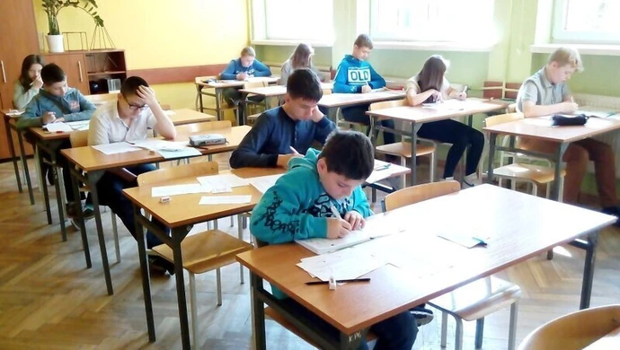 Ile klas pierwszych w piotrkowskich szkołach? 