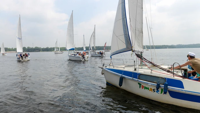 Parada jachtów na Zalewie Sulejowskim