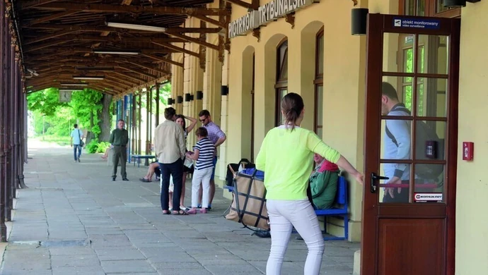 Dworzec dla podróżnych czy bezdomnych? 