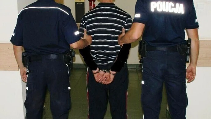 Przyszedł do domu znajomego z nożem w ręku 