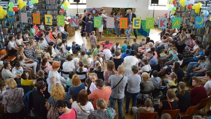 Pomalowali świat na całego. Dzień Dziecka w bibliotece 
