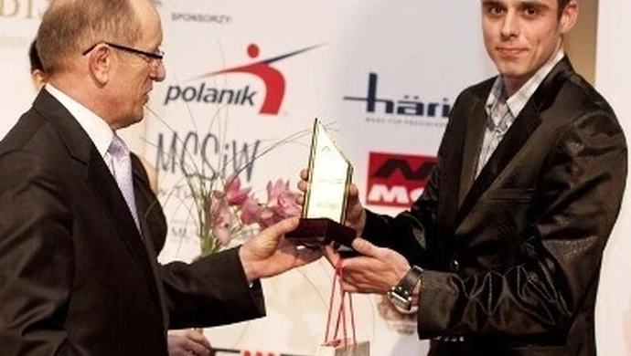 Zagrał z lewą kartą?