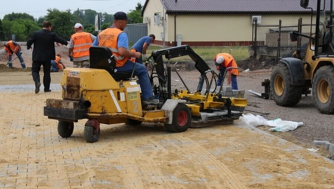 Trwa remont dróg i chodników na osiedlu w Woli Krzysztoporskiej