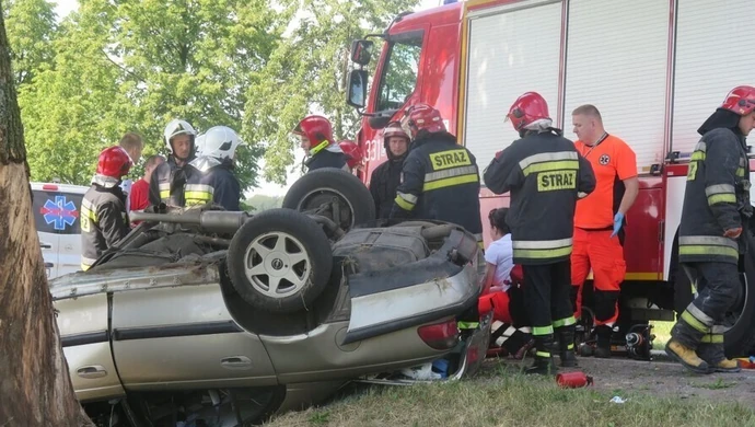 Wypadek na drodze między Piotrkowem a Rozprzą. Kierowca nie żyje