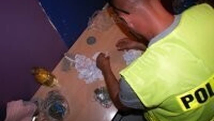 Szukali narkotyków, dopalaczy i nielegalnych automatów do gier