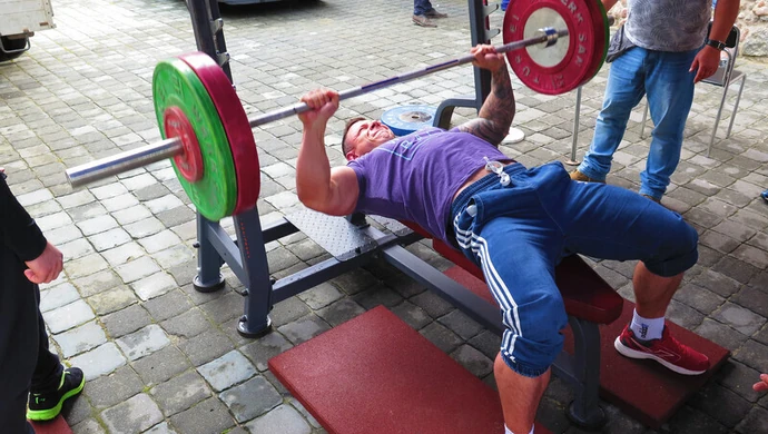 Artur Cichecki najsilniejszym piotrkowianinem