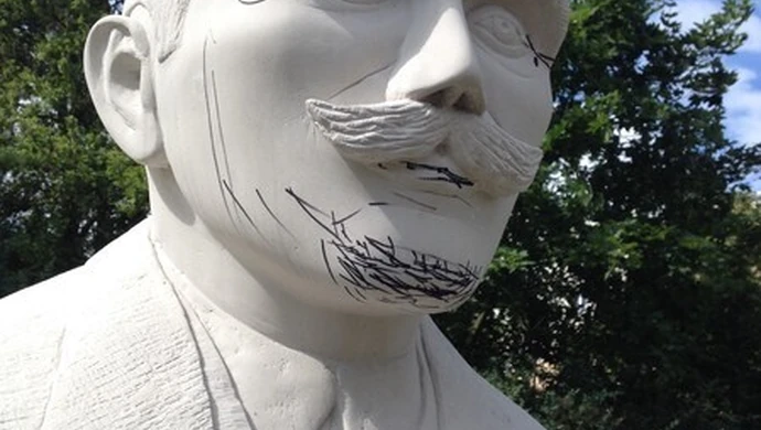 Ktoś zniszczył pomnik Witosa