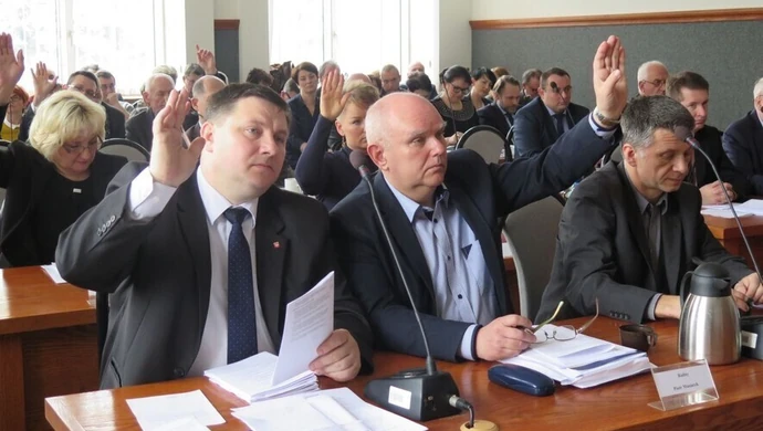 Piotrkowscy radni z dyplomami. Czy jest się czym chwalić?