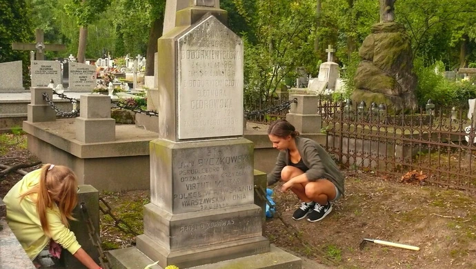 Uporządkowali mogiły powstańców  