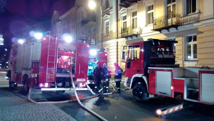 Pożar w kamienicy przy Dąbrowskiego