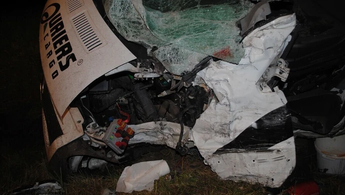 Czołowe zderzenie mercedesa i citroena
