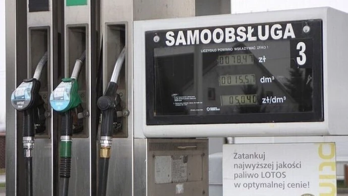 Kontrolowali stacje paliw 