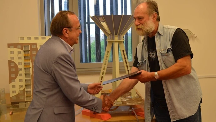 OMEGA zagra nam „Dziwny jest ten świat”